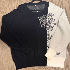 Source Unknown Black and White Floral Sweater